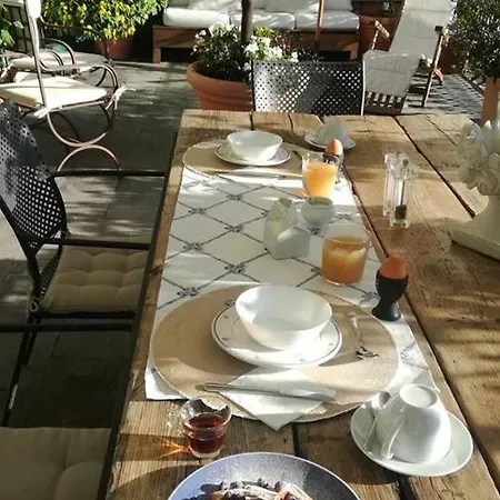 Oda ve Kahvaltı Valery *